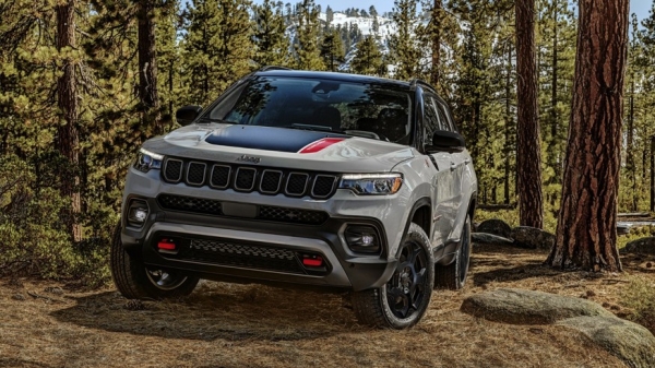 Jeep обновил Compass до 2023 модельного года: изменения затронули технику