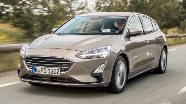 «Посвежевший» Ford Focus: узнаваемый силуэт, но фонари и бампер новые