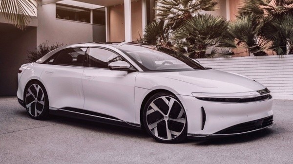 Флагманская версия Lucid Air опередила Tesla Model S по дальнобойности