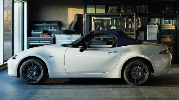 Mazda обновила «двухдверку» MX-5 и добавила ей новую лёгкую версию