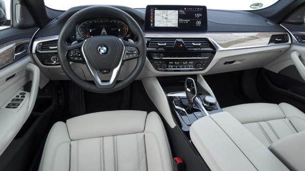 BMW готовит новый спортивный универсал: первое изображение i5 Touring