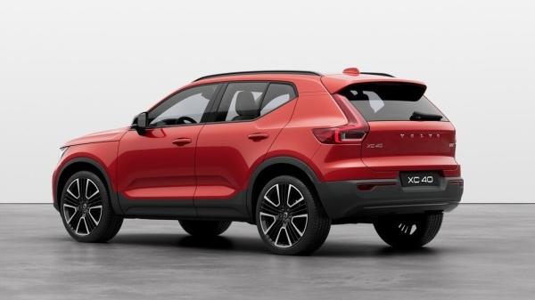 Volvo тихо обновила кроссовер XC40 в духе купеобразного родственника C40