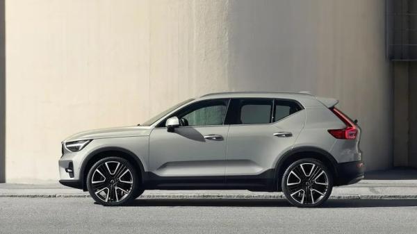 Volvo тихо обновила кроссовер XC40 в духе купеобразного родственника C40