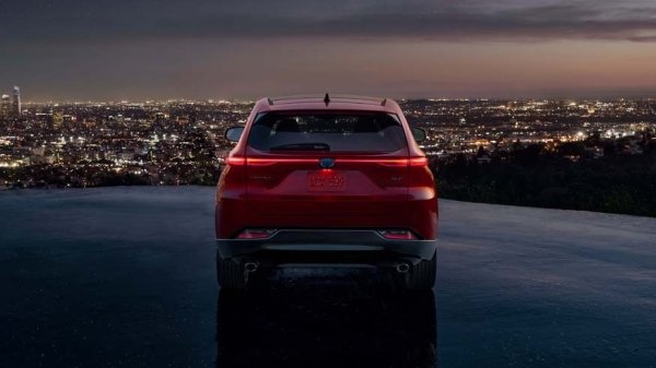 Toyota Venza 2023 модельного года получила новую мультимедийную систему и версию Nightshade