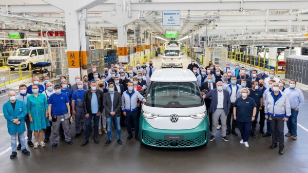 Минивэн в стиле ретро от Volkswagen: стартовало серийное производство ID. Buzz