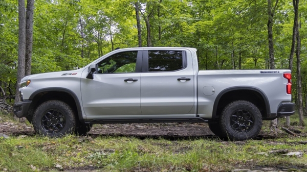 Chevrolet Silverado ZR2 Bizon получил форсированный турбодизель и новые внедорожные шины