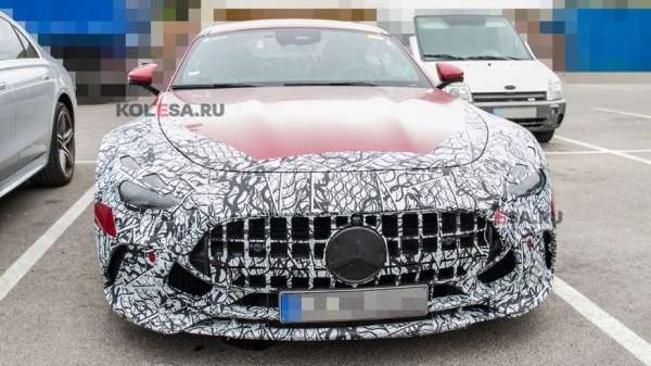 Гибридное купе Mercedes-AMG GT показалось на фото: внешность и салон