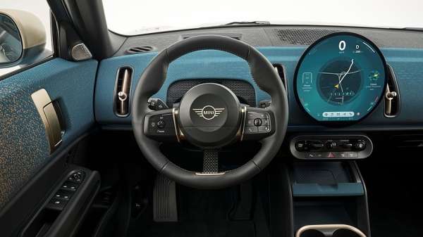 Новые Mini Cooper и Countryman: без хрома, без щитка приборов и с тряпочным салоном