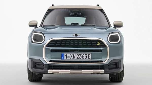 Новые Mini Cooper и Countryman: без хрома, без щитка приборов и с тряпочным салоном