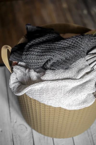 Как ухаживать за деликатными тканями: как стирать, сушить и гладить шелк, шерсть, кашемир, вискозу, бархат