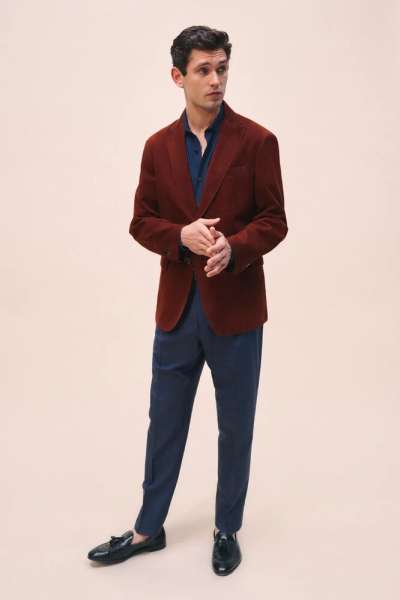 Бордовый цвет - неожиданный тренд в мужской моде: как носить его летом 2024