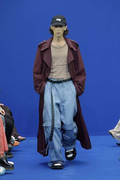 Бордовый цвет - неожиданный тренд в мужской моде: как носить его летом 2024