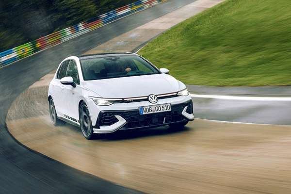 Обновлённый VW Golf GTI Clubsport: премьера на Нюрбургринге без рекорда