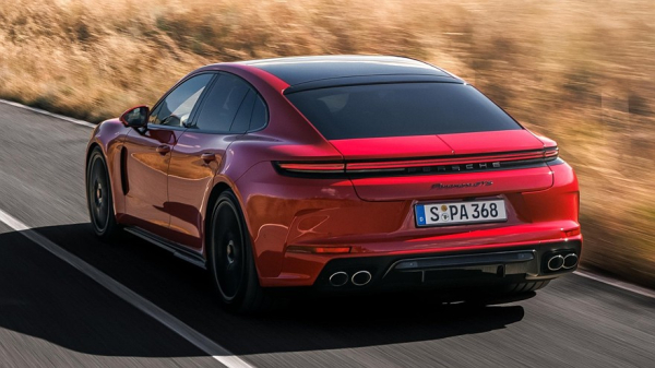 Гамму Porsche Panamera пополнили топ-версия Turbo S E-Hybrid и двайверская GTS