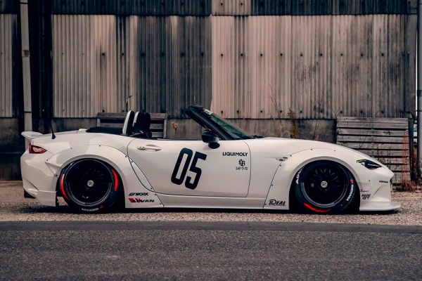 Фирма Liberty Walk показала «широкофюзеляжный» вариант родстера Mazda MX-5 ND