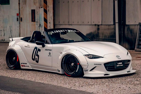 Фирма Liberty Walk показала «широкофюзеляжный» вариант родстера Mazda MX-5 ND